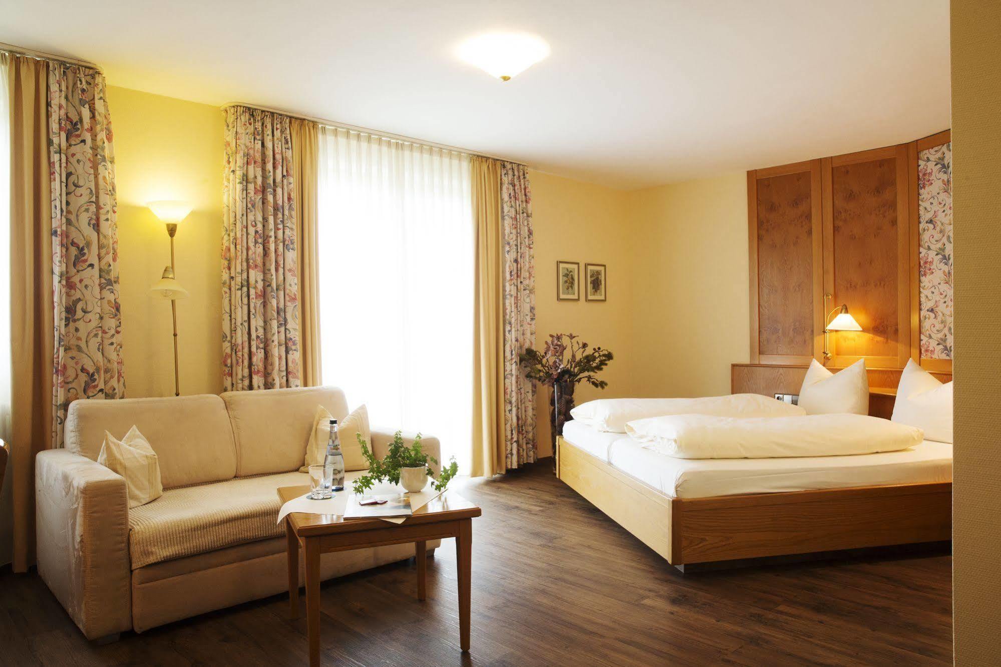 Hotel & Restaurant Dornweiler Hof Illertissen Esterno foto