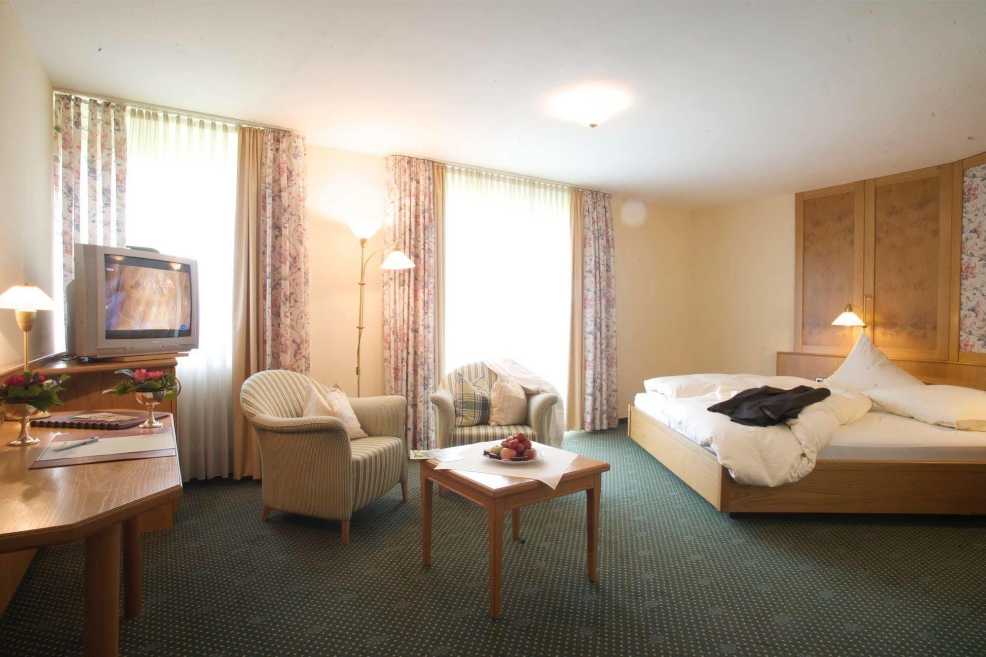 Hotel & Restaurant Dornweiler Hof Illertissen Esterno foto